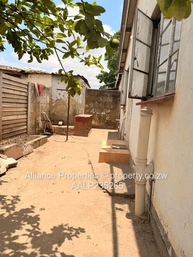 Charming & Well-Maintained Glenora A House with Deeds