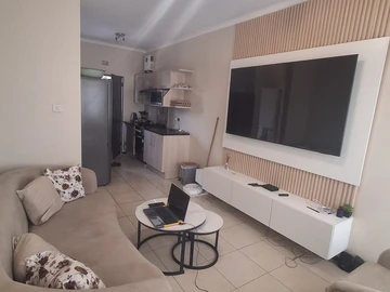 2 Bedroom Flat & Apartment