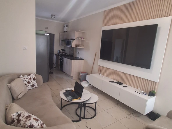 2 Bedroom Flat & Apartment