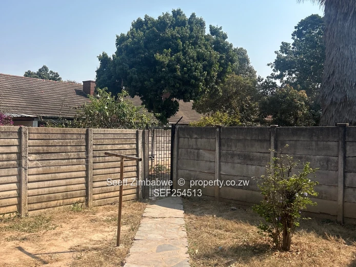 Chadcombe 2-Bed Garden Flat  (Sole Mandate)