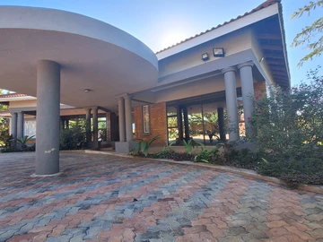 Luxurious 5-Bedroom House for Rent in Clipsham, Masvingo!