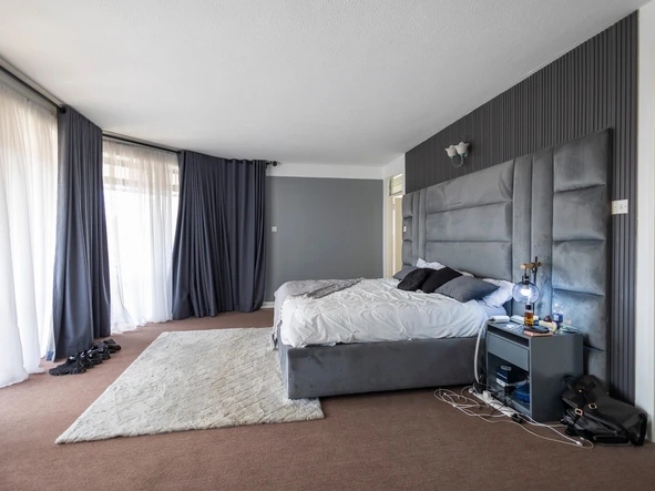 Spacious 7Th Floor Apartment - Northfields