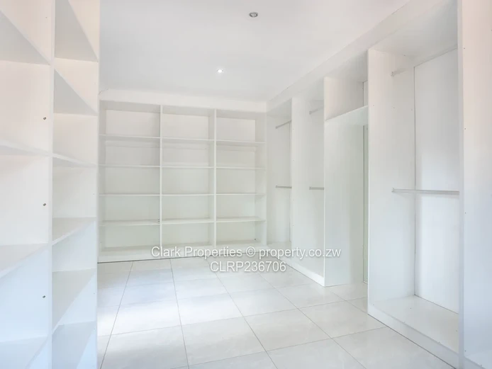 Stylish Family Home In Colne Valley!