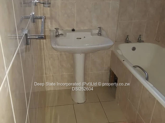 Chitungwiza manyame park house for sale 