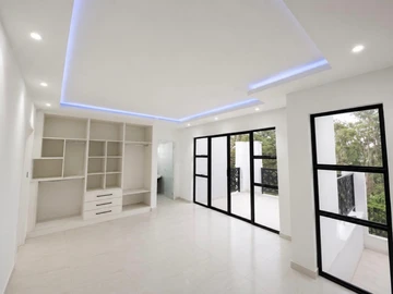 4 Bedroom Flat & Apartment