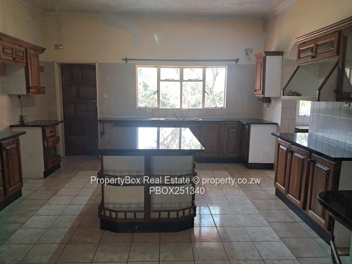 Glen Lorne double storey 6 bed house to rent for immediate occupation!