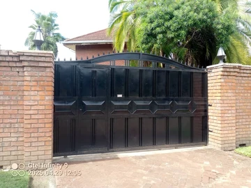 2 Bedroom Flat & Apartment