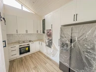 4 Bedroom Flat & Apartment