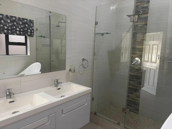 3 Bedroom Flat & Apartment