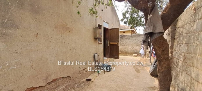 4 bedroom house for sale in Damofalls - Ruwa