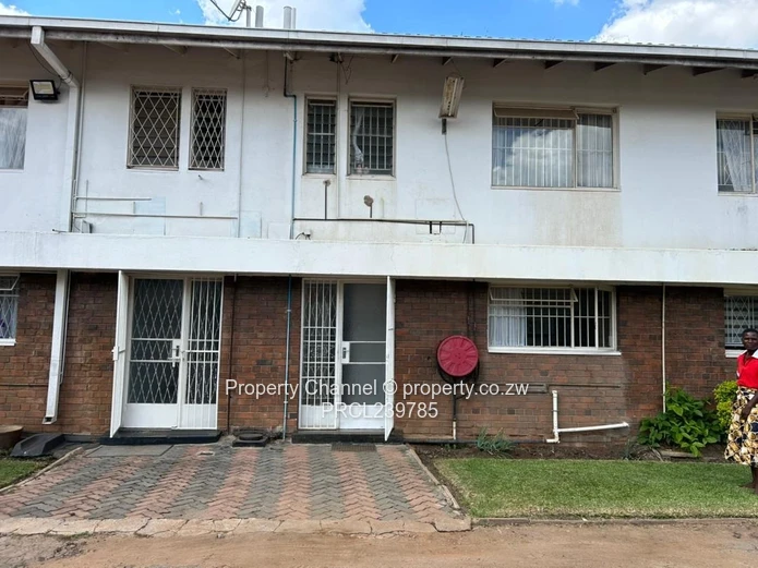 Avondale 2-Bed Garden Flat — Modern Fitted Kitchen & Garden