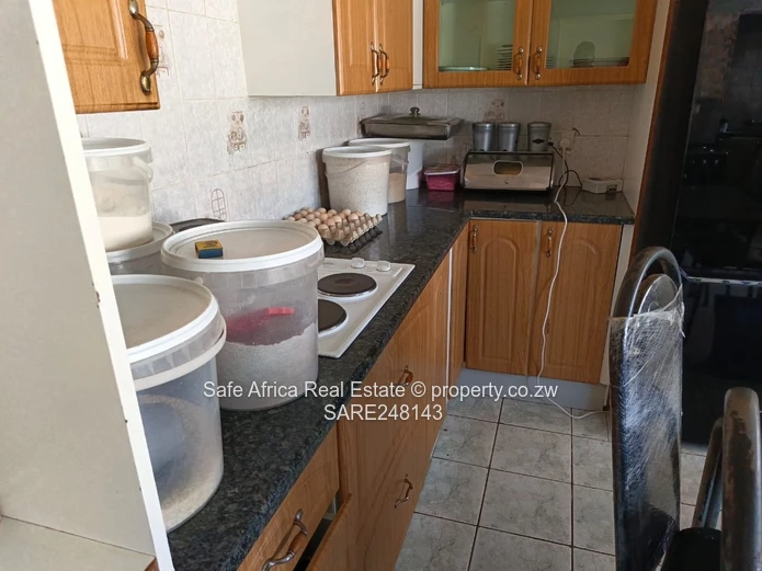 Waterfalls Mainway Meadows – Elegant 3-Bedroom Family Home for Sale