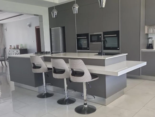 6 Bedroom House