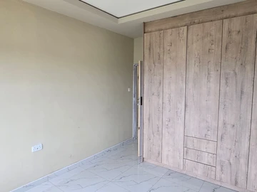 4 Bedroom Flat & Apartment