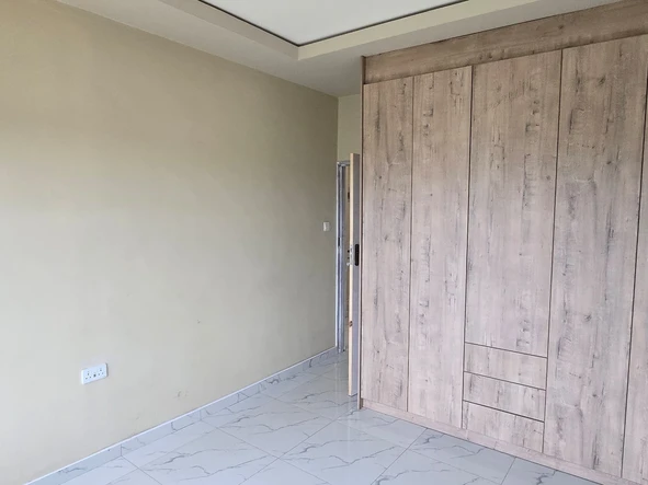 4 Bedroom Flat & Apartment