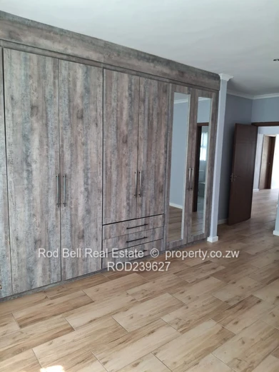 Neat 2-bedroom unit in secure complex