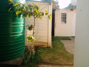 2 Bedroom Flat & Apartment