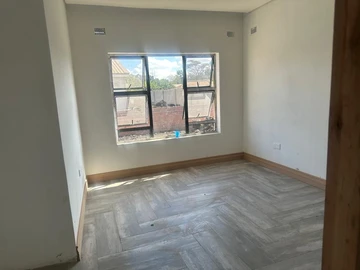 3 Bedroom Flat & Apartment