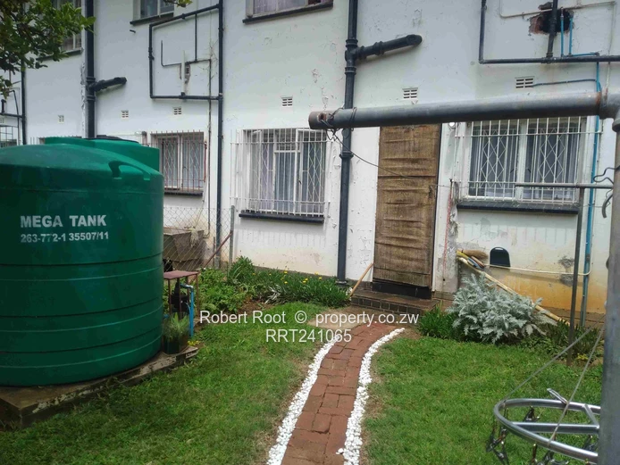 2 bed duplex flat in Avondale West