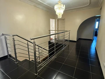 6 Bedroom House