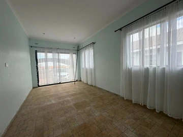 3 Bedroom Flat & Apartment
