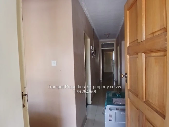 Braeside 5-Bed Home - Tiled Living, Borehole, Paved Yard