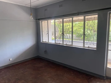 2 Bedroom Flat & Apartment