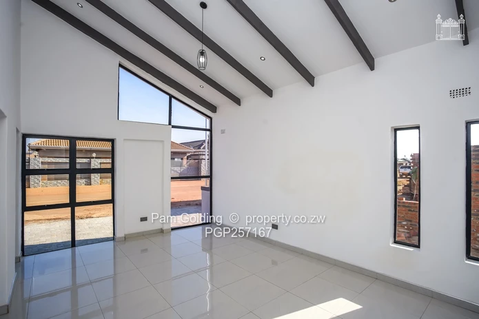 Move in ready 3-Bed Home in Rainham Park Gated Community