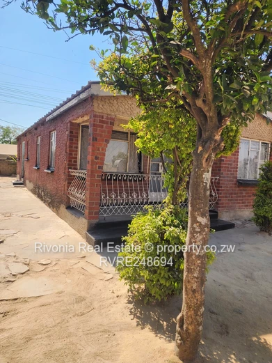 Chitungwiza unit M 4-Bed Brick Home with Front Porch & Yard
