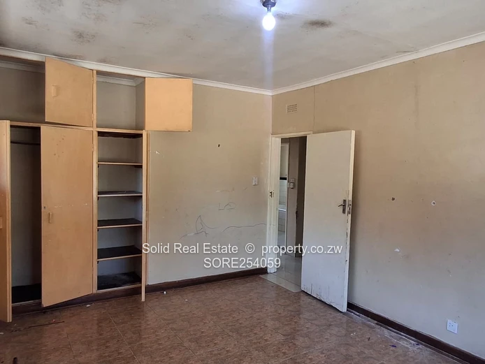 3-Bed Greendale Home on 4,000m² with Borehole & Tank