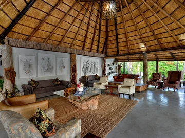 Hotel & Lodge