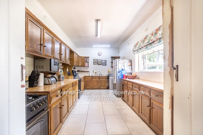 Four bedroom home in an excellent location with a cottage, pool and a prolific borehole (Sole Mandate)