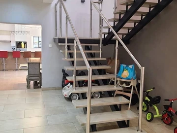6 Bedroom House