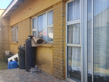 2 Bedroom Flat & Apartment