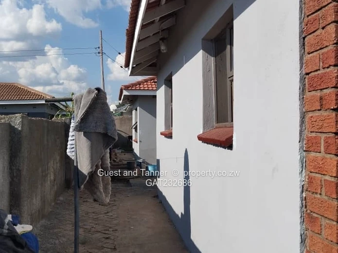 Modern 4-Bedroom House for Sale in Madokero Near Harare – Spacious Home with Deeds and Secure Wall