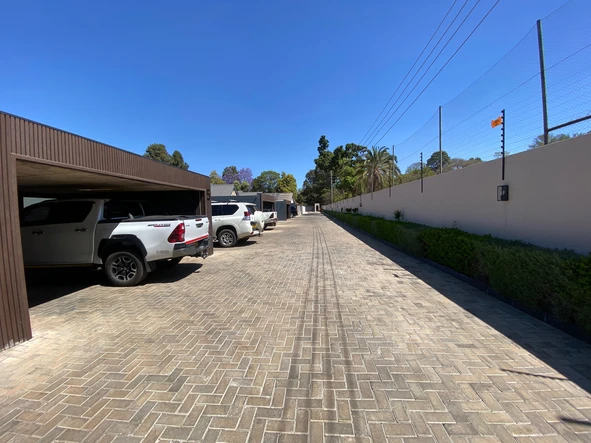 4 Bedroom Flat & Apartment