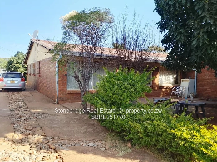 3 Bedroomed Semi-Detatched House in Paddonhurst for sale