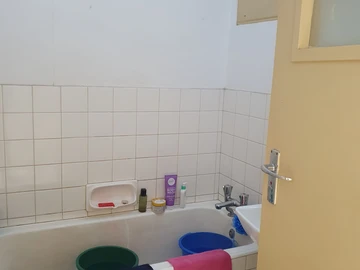 2 Bedroom Flat & Apartment
