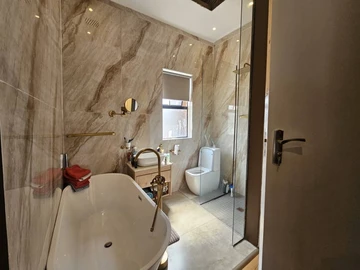 3 Bedroom Flat & Apartment