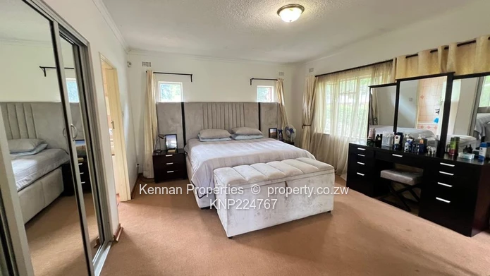 Family home close to Chisipite school 