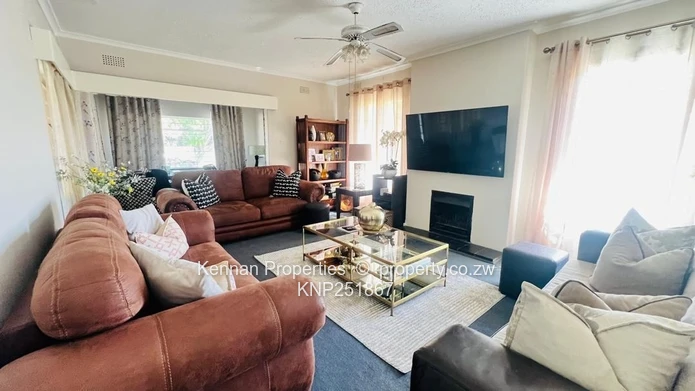 Family home on 4900 sqm of land with good water  (Sole Mandate)