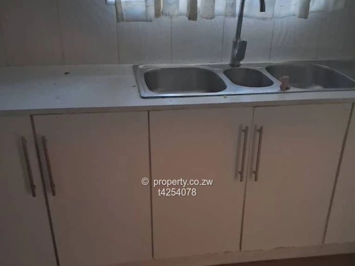 Madokero Estate house to rent 