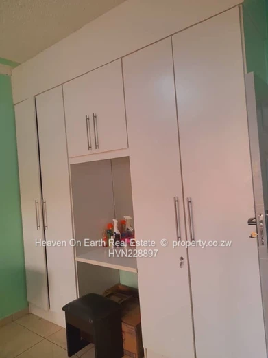 3 beds available in Glen Lorne