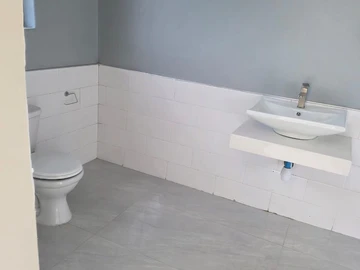 3 Bedroom Flat & Apartment