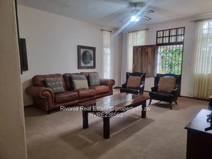 3 Beds Helensvale ,fully furnished garden flat to let 