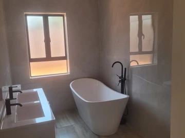 3 Bedroom Flat & Apartment