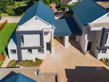 4 Bedroom Flat & Apartment