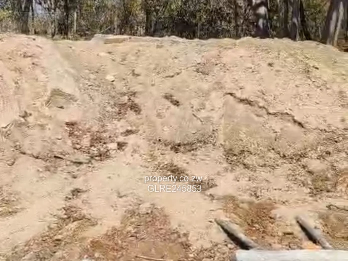 70ha Kwekwe Land - Access Control & Subdivision Potential