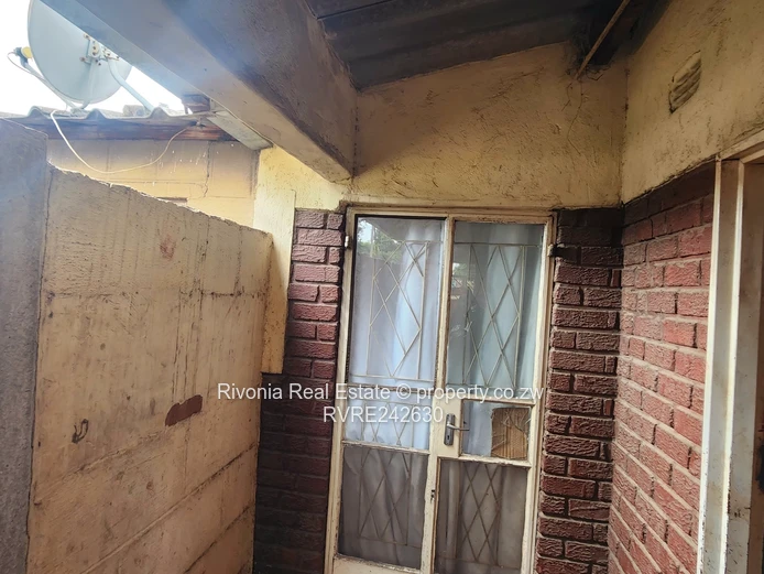 Glen Norah 4-Bed Redbrick Home with Rental Rooms