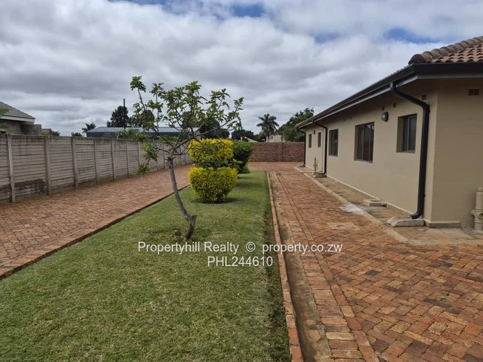 Vacant Full House For Immediate Occupation  (Sole Mandate)